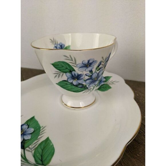 Windsor Bone Chine Tea cup and saucer, snack plate Blue flowers gold rim - Picture 8 of 10